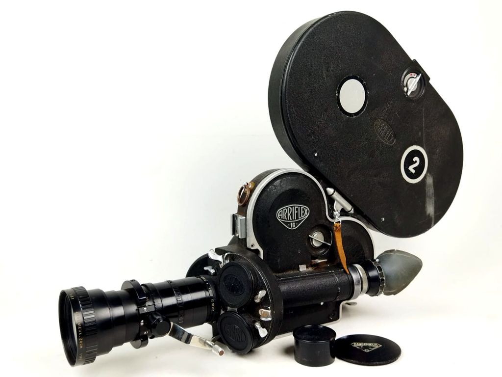 Arriflex 16ST + Angénieux 12-120 mm + 400 ft magazine