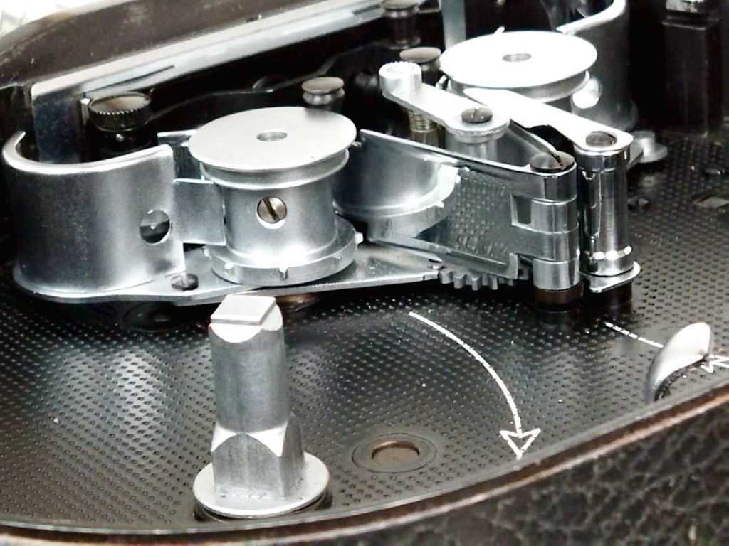 Bolex H16 Supreme with Schneider lenses (OC209) - Image 12